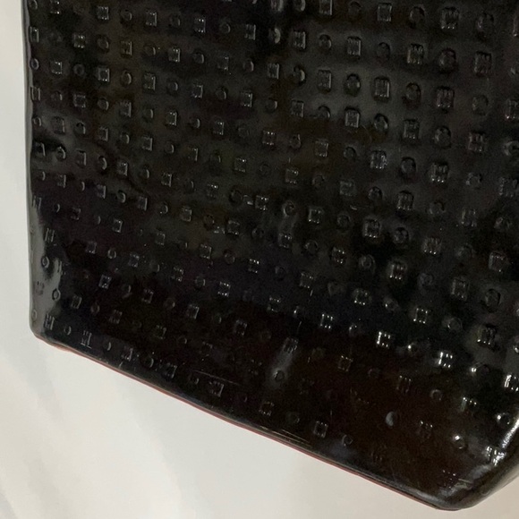 Arcadia Black & Tan Patent Leather Large Tote Textured Design and Leather Straps - Picture 11 of 15